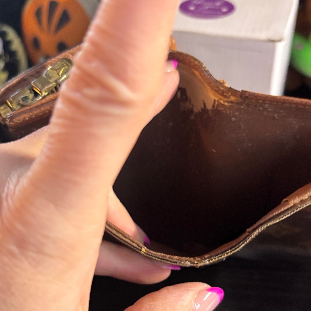 Louis Vuitton Gold and Brown Monogram Wallet - Picture 14 of 17